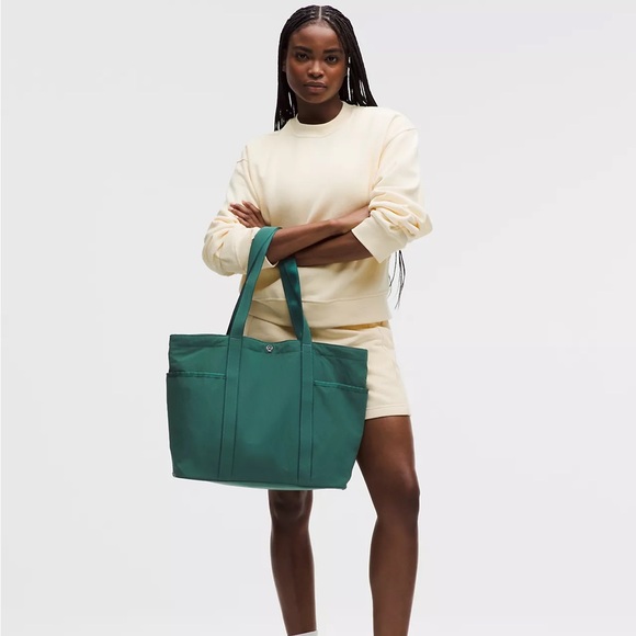 Lululemon Daily Multi-Pocket Tote Bag 20L- Deep Marina - Picture 3 of 5